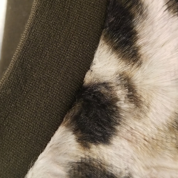 💕TRINA TURK💕 Joyful Top ~ Faux Fur Sleeveless Tank Top Animal Print NWT - Picture 7 of 9